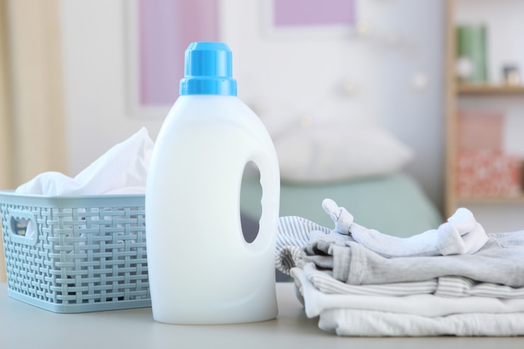 فروش عمده مایع لباسشویی مخصوص کودک با فرمول به روز 1 baby clothes detergents table baby clothes care concept 441923 9562 1