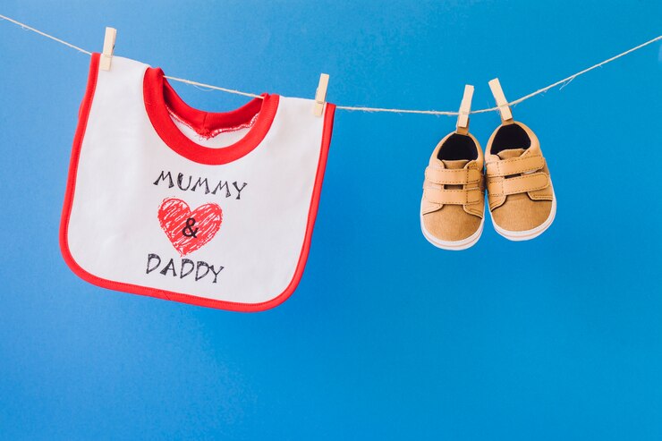 استعلام قیمت مایع لباسشویی بچه ارگانیک 3 baby concept with bib shoes hanging clothesline 23 2147665759