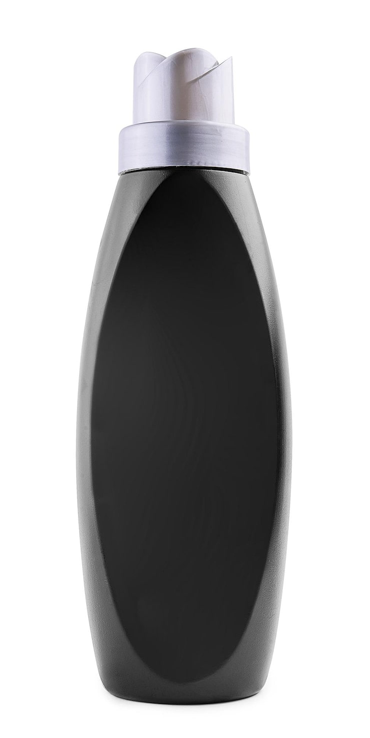 black shampoo bottle isolated white background 711700 9047 1