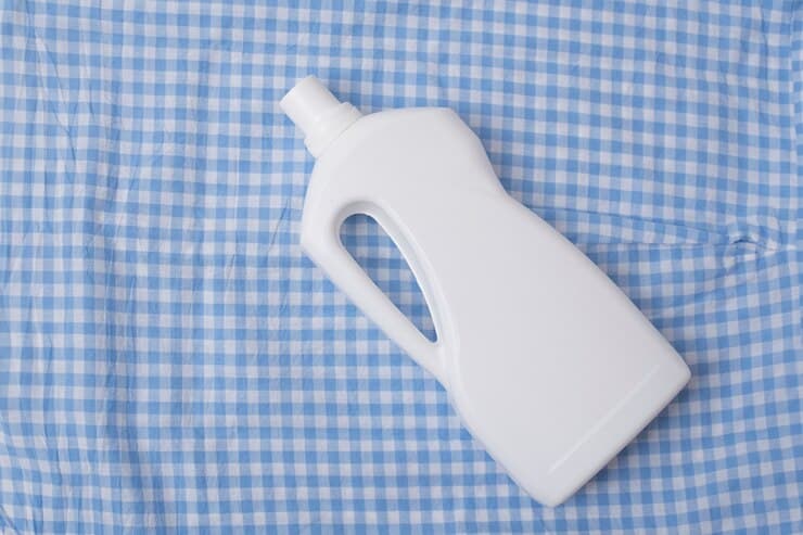 bottle-with-detergent-blue-checkered-clothes-top-view_134398-12117 (1)