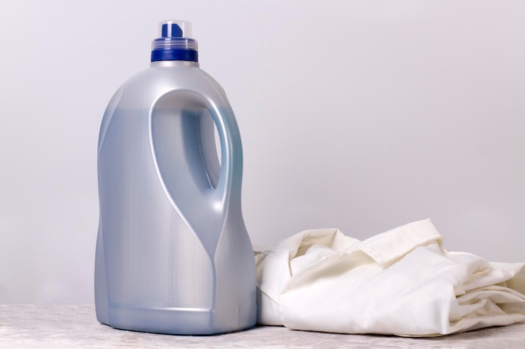 gray-large-plastic-bottle-liquid-laundry-detergent-with-clean-items-table_464863-684 (2)