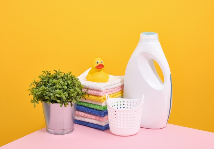 اطلاع از قیمت مایع لباسشویی مناسب لباس سفید با پاکیزگی بینهایت 1 laundry room laundry detergent clean washed towels yellow rubber duck green nice plant 594847 2932