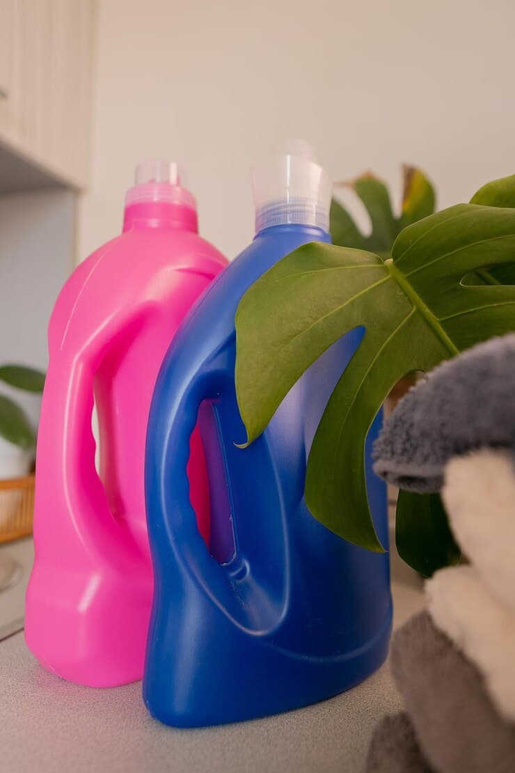pink blue bottles liquid laundry detergent fabric softeners softness 470400 3963 1