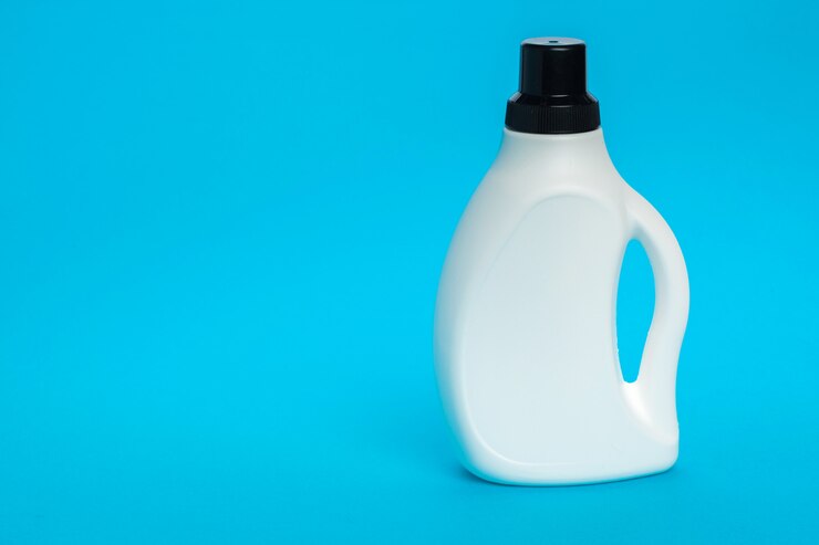 سفارش مایع لباسشویی 900 گرمی با ترکیبی ویژه 1 plastic bottle isolated 93675 23208