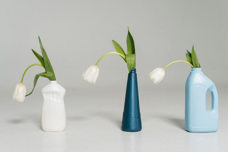 reusable-plastic-bottle-with-flowers_23-2148875899