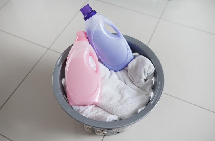so-soft-your-cat-will-curl-up-it-high-angle-shot-washing-basket-filled-with-clean-laundry-two-bottles-fabric-softener_590464-34467