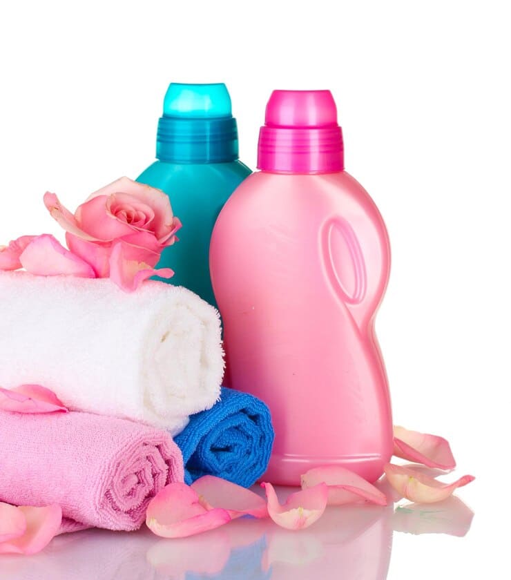 قیمت خرید مایع لباسشویی سلمان حاوی نرم کننده مخصوص لباس های رنگی 2 towel cleaning isolated white 392895 413639 1