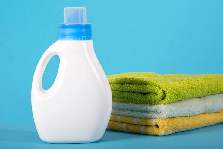 white plastic bottle detergent clean towels blue background 752567 1531 1 1