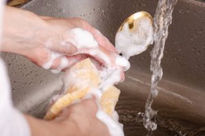 مایع ظرفشویی ذغالی جذب چربی قوی با کف غلیظ و اثر تمیزکنندگی عمیق