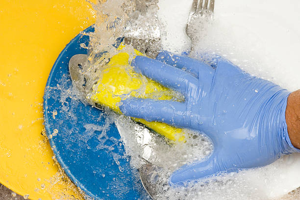 مایع ظرفشویی حاوی گلیسیرین محافظ دست با فرمول ملایم و کف غنی