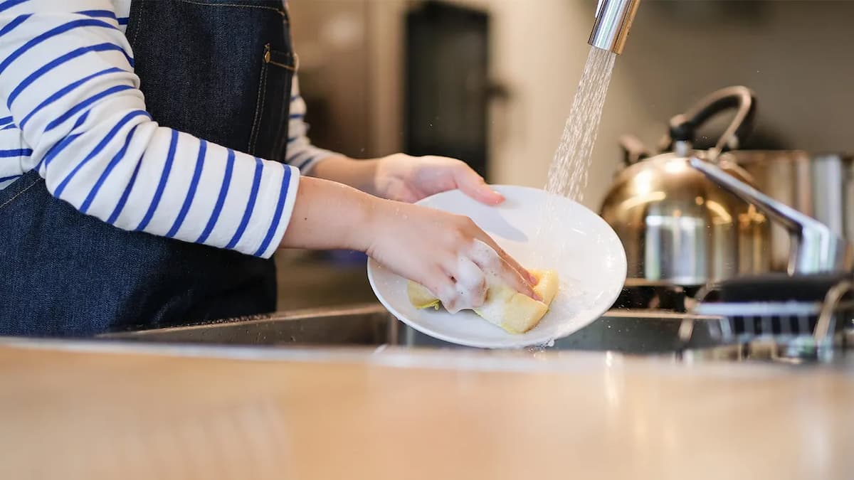 مایع ظرفشویی حاوی گلیسیرین