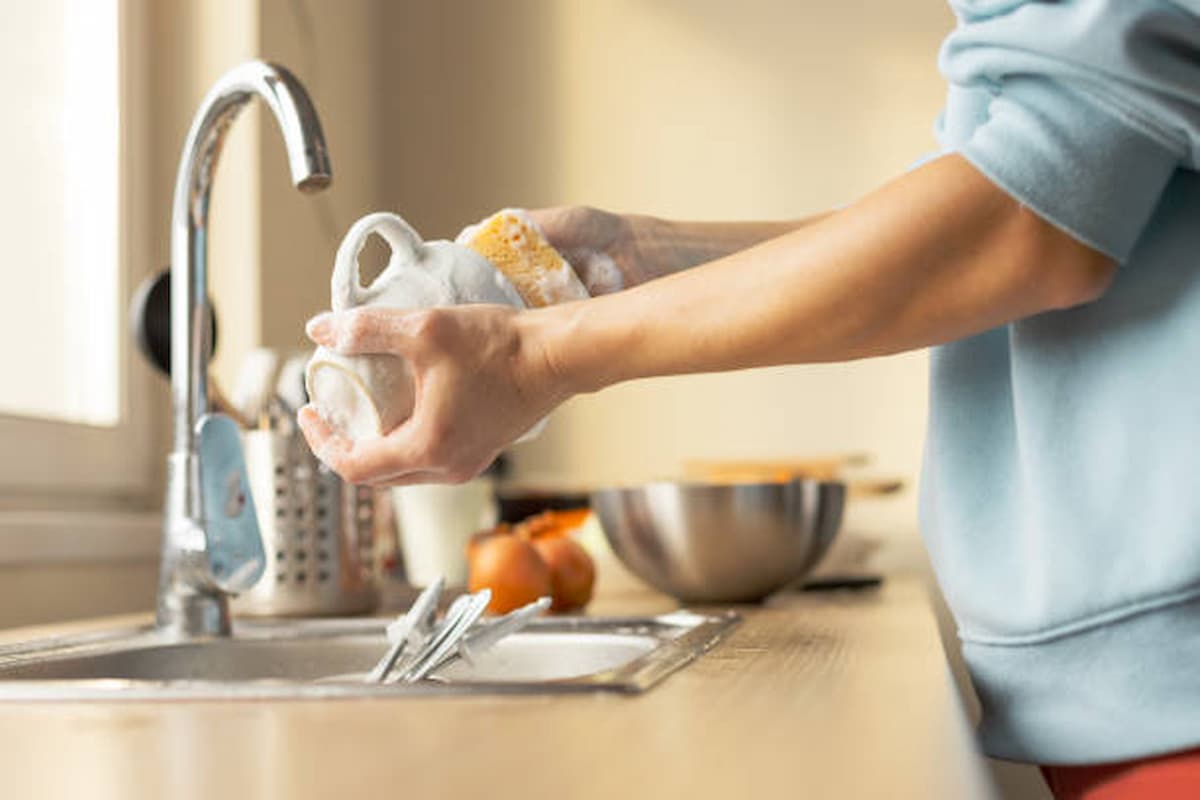 مایع ظرفشویی حاوی جوش شیرین 